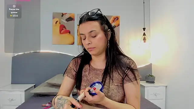 Sara mora  online show from 06/17/26, 03:13