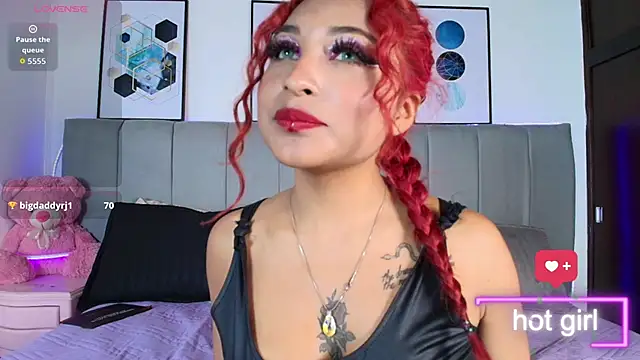 Naiaa Cruz online show from 11/06/25, 07:37