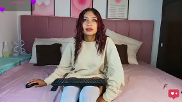 Naiaa Cruz online show from 03/18/26, 07:28