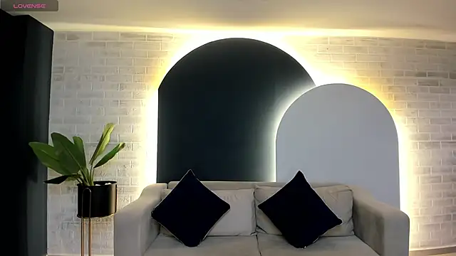 Snapshot of LeahNovac chatting on 10/02/25, 11:06 LeahNovac online show from 10/02/25, 11:06