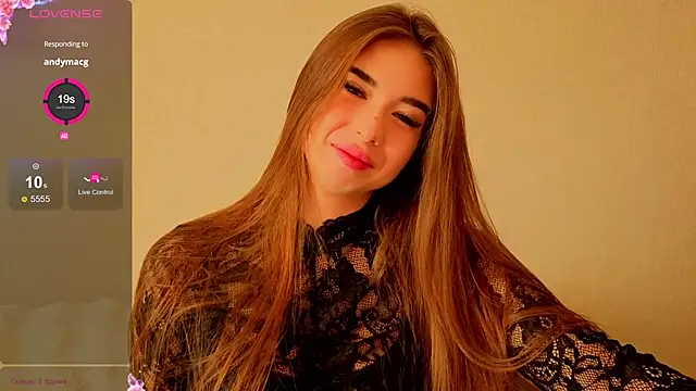 Snapshot of evapuffy chatting on 10/26/25, 10:21 evapuffy online show from 10/26/25, 10:21