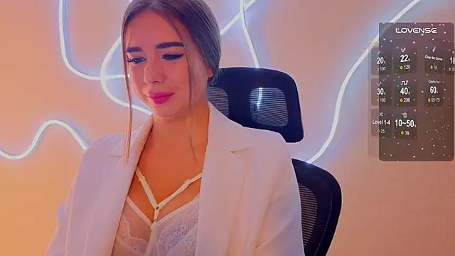 Snapshot of evapuffy chatting on 11/24/25, 10:15 evapuffy online show from 11/24/25, 10:15