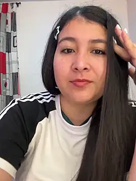 Snapshot of evelyn_1702 chatting on 11/02/25, 08:11 evelyn 1702 online show from 11/02/25, 08:11