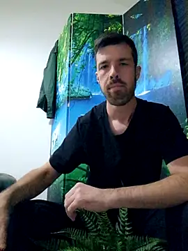 Snapshot of welcome-to-the-jungle chatting on 10/27/25, 07:29 welcome-to-the-jungle online show from 10/27/25, 07:29