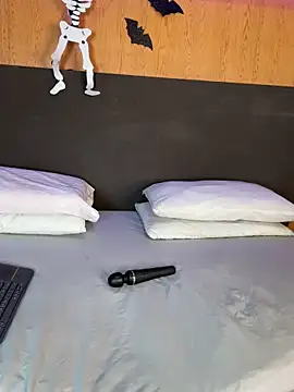 Alexia  cox online show from 10/31/25, 03:40