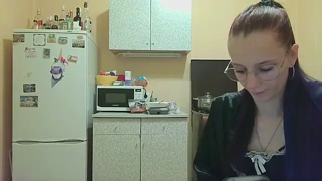 Snapshot of Lucy_Divine chatting on 09/27/25, 10:26 Lucy Divine online show from 09/27/25, 10:26