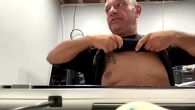 Snapshot of frankyjones8989 chatting on 10/05/25, 03:16 frankyjones8989 online show from 10/05/25, 03:16