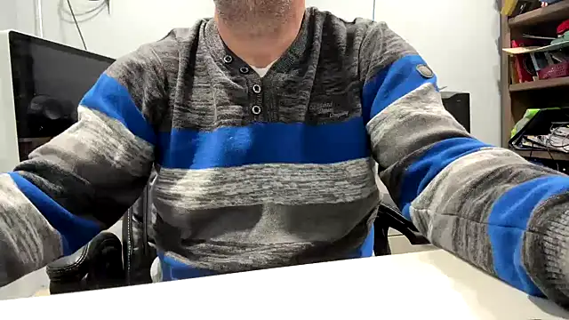 Snapshot of frankyjones8989 chatting on 11/25/25, 03:17 frankyjones8989 online show from 11/25/25, 03:17