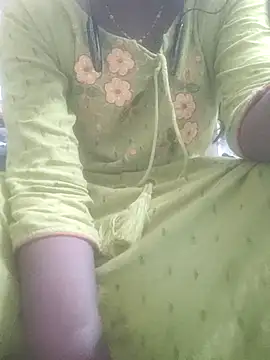 hotmahitha online show from 05/13/26, 01:52