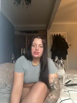 Snapshot of Victoriasteel chatting on 10/15/25, 08:47 Victoriasteel online show from 10/15/25, 08:47