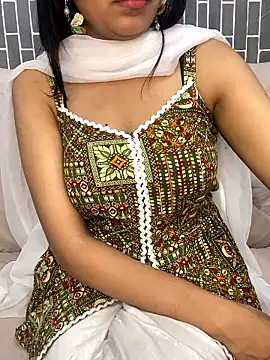 Riya-6969 online show from 04/04/26, 05:43