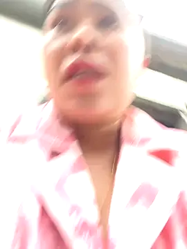 Snapshot of han-cute chatting on 11/18/25, 01:11 han-cute online show from 11/18/25, 01:11