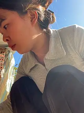 Snapshot of han-cute chatting on 11/28/25, 06:05 han-cute online show from 11/28/25, 06:05