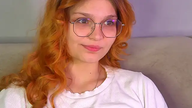 Snapshot of BellaMarebelle chatting on 09/27/25, 04:17 BellaMarebelle online show from 09/27/25, 04:17