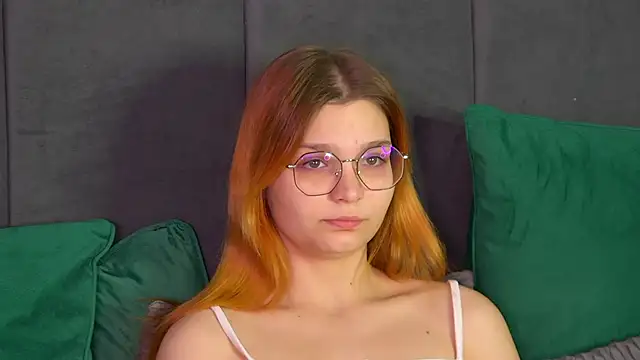 Snapshot of BellaMarebelle chatting on 10/24/25, 04:20 BellaMarebelle online show from 10/24/25, 04:20