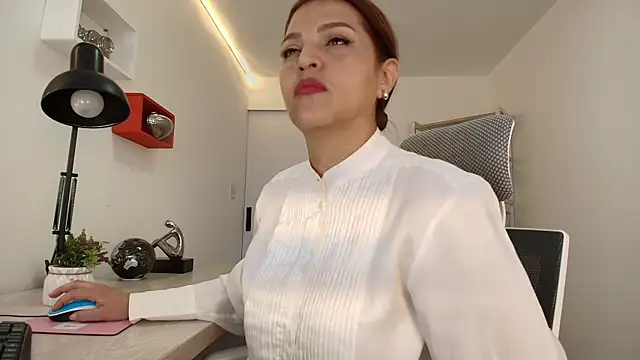 Snapshot of Skylar__Desire chatting on 09/24/25, 01:03 Skylar Desire online show from 09/24/25, 01:03