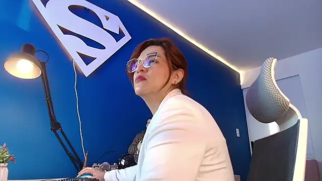 Snapshot of Skylar__Desire chatting on 11/04/25, 11:20 Skylar Desire online show from 11/04/25, 11:20