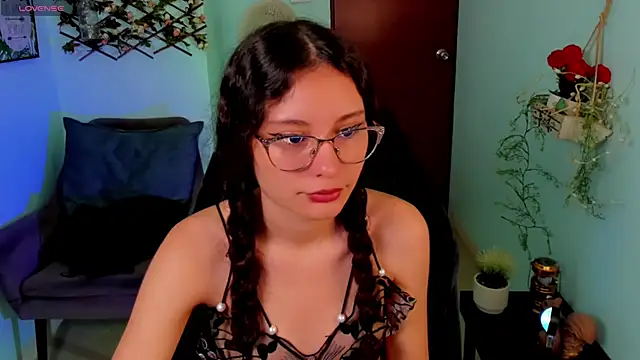 Krysten Riter online show from 11/10/25, 06:07