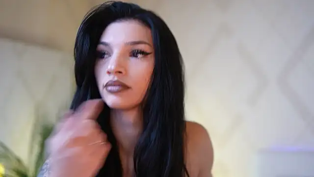 Snapshot of MiamiCoffee chatting on 11/04/25, 09:14 MiamiCoffee online show from 11/04/25, 09:14