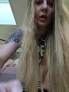 Snapshot of _Karizma_ chatting on 11/08/25, 12:27 Karizma online show from 11/08/25, 12:27