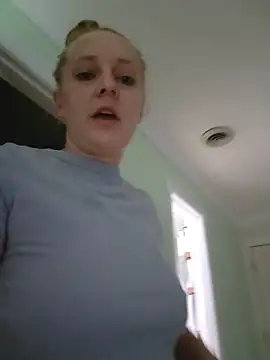 Snapshot of _Karizma_ chatting on 11/11/25, 11:54 Karizma online show from 11/11/25, 11:54