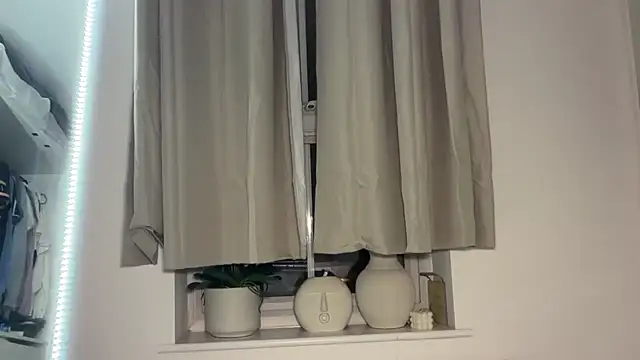 KayleeBella online show from 10/31/25, 05:47