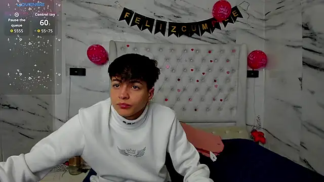 Snapshot of Ari_and_Storm chatting on 03/21/26, 01:37 Ari and Storm online show from 03/21/26, 01:37
