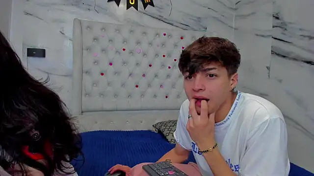 Snapshot of Ari_and_Storm chatting on 05/09/26, 04:56 Ari and Storm online show from 05/09/26, 04:56