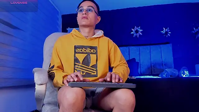 LiamDeep online show from 04/19/26, 03:55