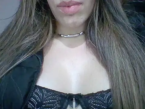 Yasleal online show from 06/25/26, 01:49