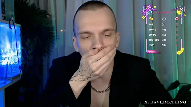 Snapshot of frozen_boy chatting on 11/17/25, 05:19 frozen boy online show from 11/17/25, 05:19