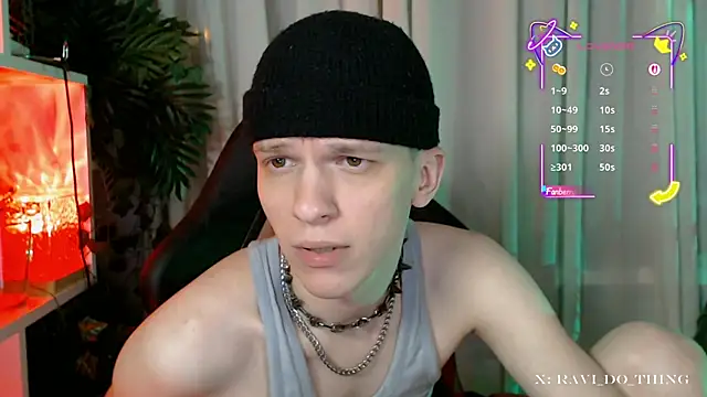 Snapshot of frozen_boy chatting on 11/18/25, 05:17 frozen boy online show from 11/18/25, 05:17