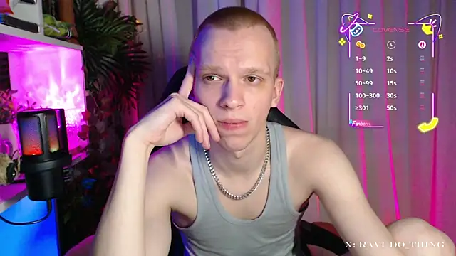 Snapshot of frozen_boy chatting on 11/26/25, 09:49 frozen boy online show from 11/26/25, 09:49