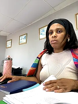 Snapshot of 031bubbles chatting on 11/11/25, 08:03 031bubbles online show from 11/11/25, 08:03