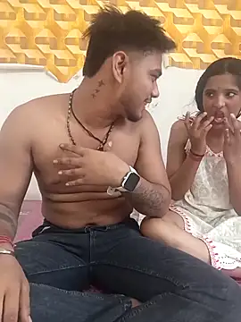 Snapshot of romantic_couple1 chatting on 09/23/25, 02:47 romantic couple1 online show from 09/23/25, 02:47