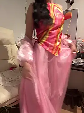 Snapshot of tran_my chatting on 11/24/25, 06:35 tran my online show from 11/24/25, 06:35