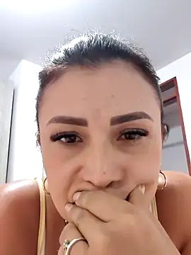 mia mancinii online show from 04/17/26, 01:08