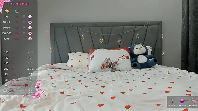 qimiiqo online show from 10/15/25, 06:19