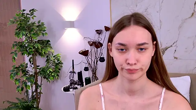 Snapshot of AmadaReine chatting on 10/26/25, 04:13 AmadaReine online show from 10/26/25, 04:13