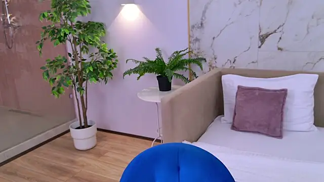 Snapshot of AmadaReine chatting on 11/23/25, 04:07 AmadaReine online show from 11/23/25, 04:07