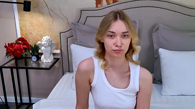 AmadaReine online show from 07/05/26, 04:14