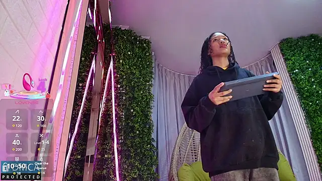 Kiara Zahiri   online show from 09/17/25, 10:39