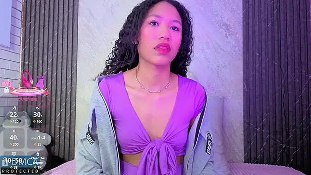 Kiara Zahiri   online show from 10/15/25, 11:10