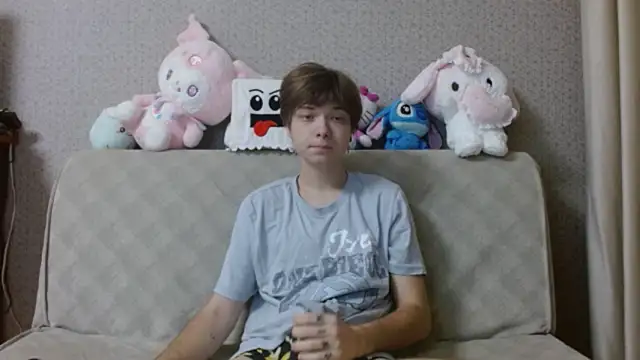 Snapshot of hilt_on_ chatting on 10/13/25, 07:41 hilt on online show from 10/13/25, 07:41