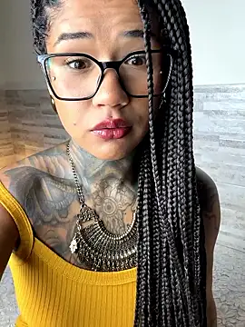 Snapshot of xbigpeach chatting on 02/05/26, 12:43 xbigpeach online show from 02/05/26, 12:43