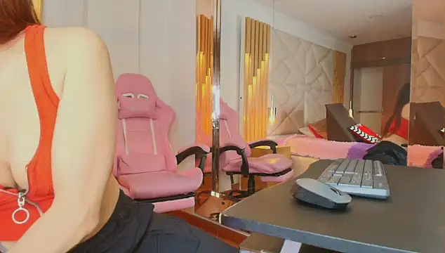 Snapshot of Rose_Nichols chatting on 10/03/25, 07:33 Rose Nichols online show from 10/03/25, 07:33