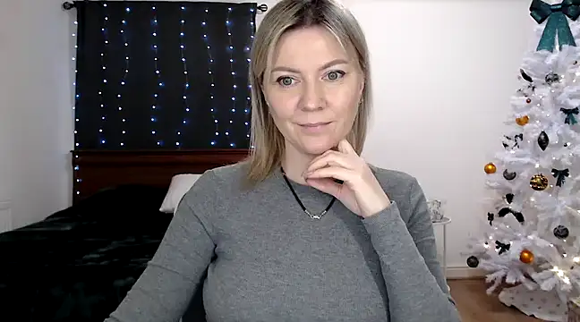 Snapshot of ParadiseAlina chatting on 12/15/24, 09:42 ParadiseAlina online show from 12/15/24, 09:42