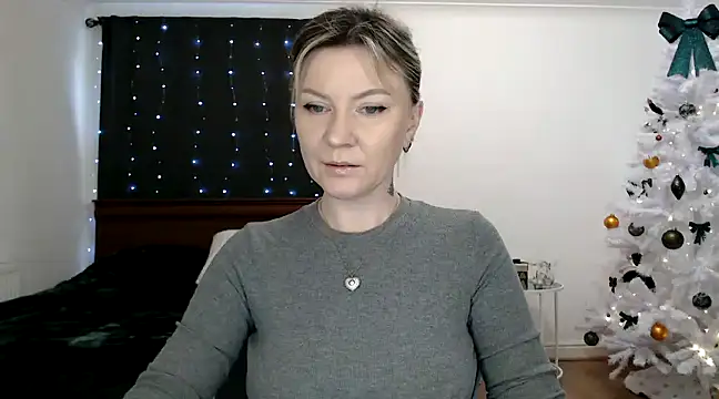 Snapshot of ParadiseAlina chatting on 12/16/24, 01:00 ParadiseAlina online show from 12/16/24, 01:00