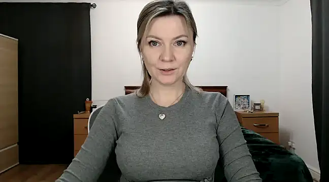 Snapshot of ParadiseAlina chatting on 01/11/25, 08:10 ParadiseAlina online show from 01/11/25, 08:10