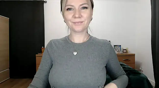 Snapshot of ParadiseAlina chatting on 01/11/25, 11:13 ParadiseAlina online show from 01/11/25, 11:13